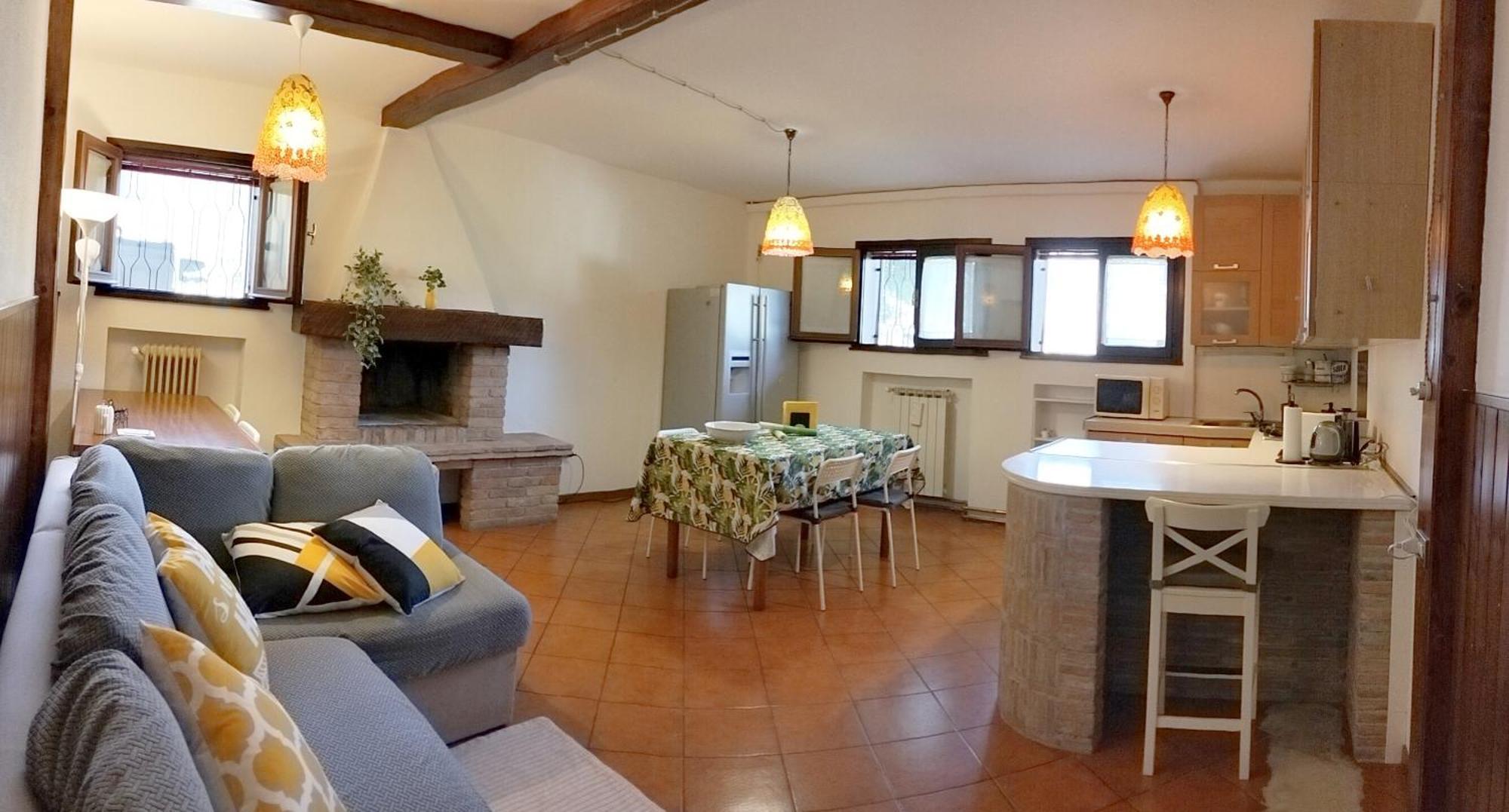Casa Gialla Quartiere Tranquillo A Vicino Al Centro E Servizi Apartment